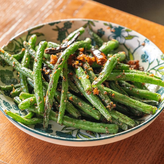Tua Kak (Blistered Green Beans).